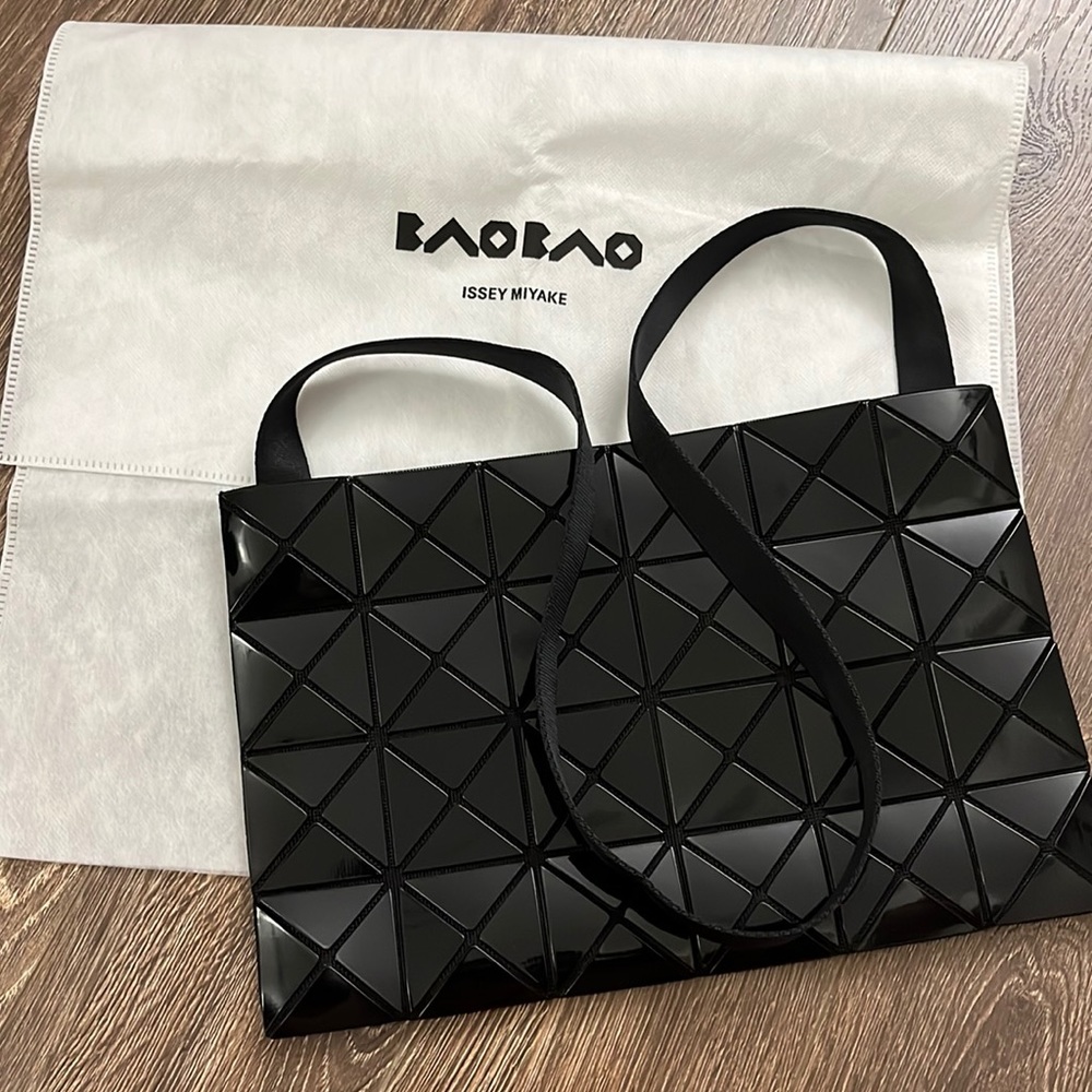 Baobao Lucent crossbody
